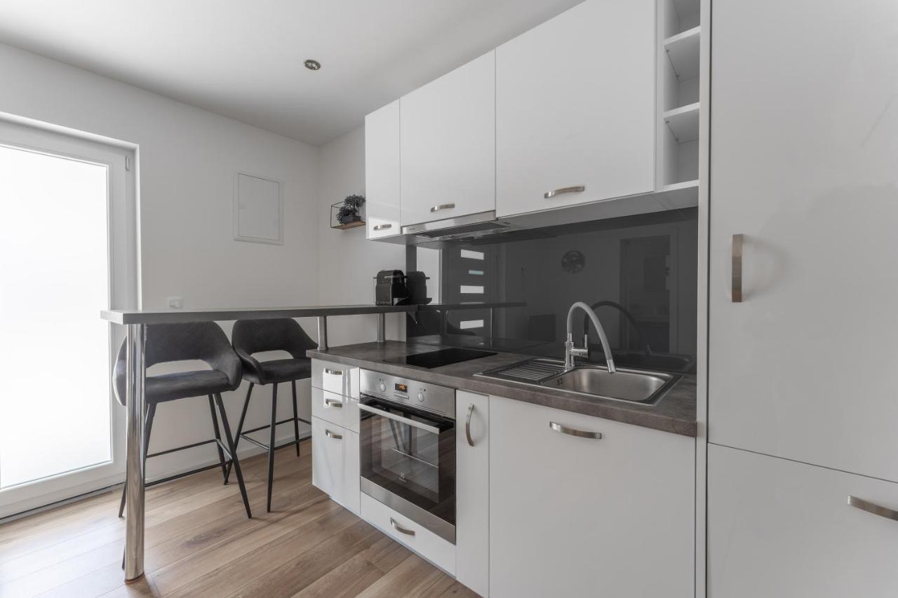 Bernie Apartments With A Pool Zadar Exterior foto
