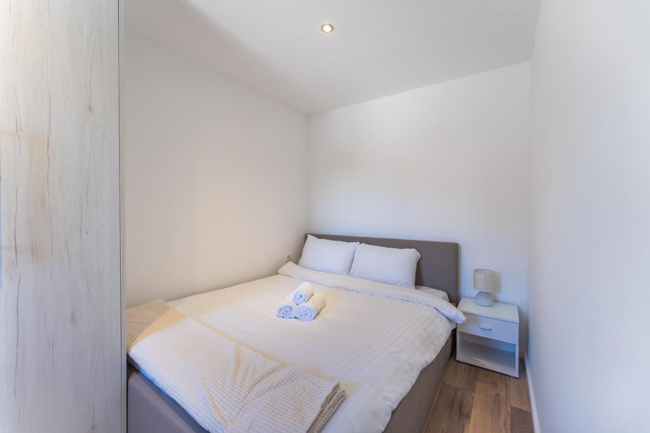 Bernie Apartments With A Pool Zadar Exterior foto