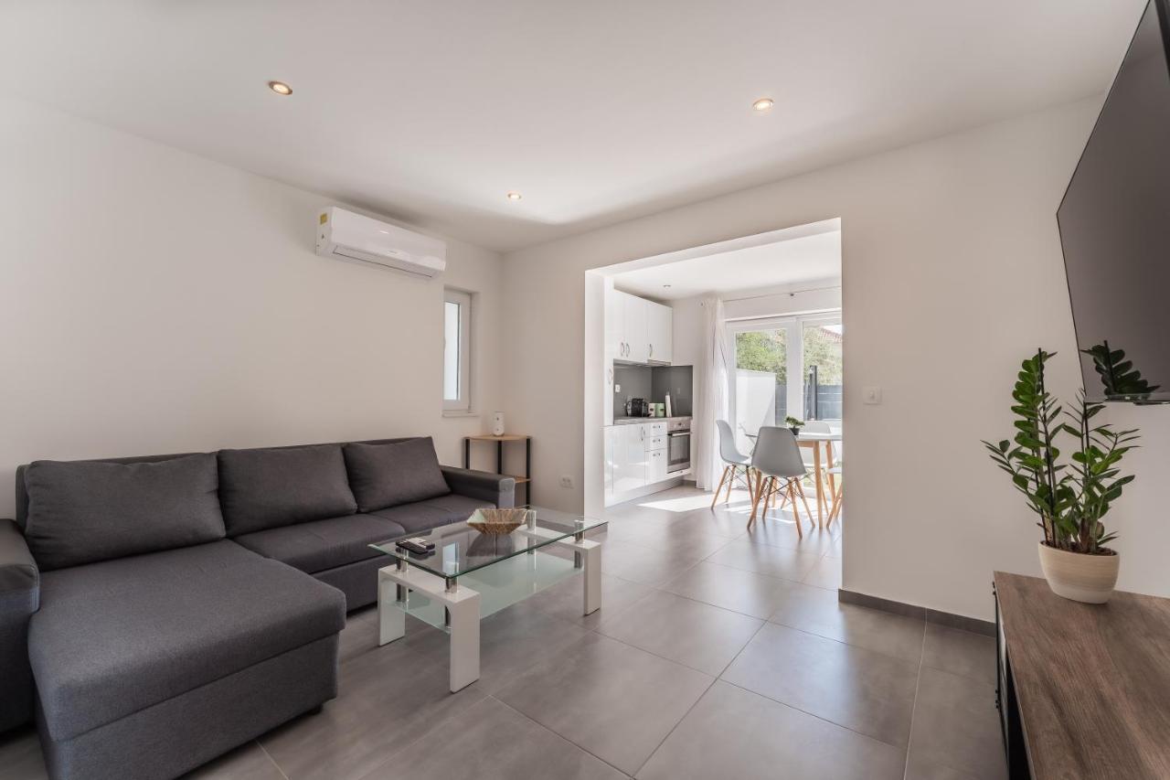 Bernie Apartments With A Pool Zadar Exterior foto