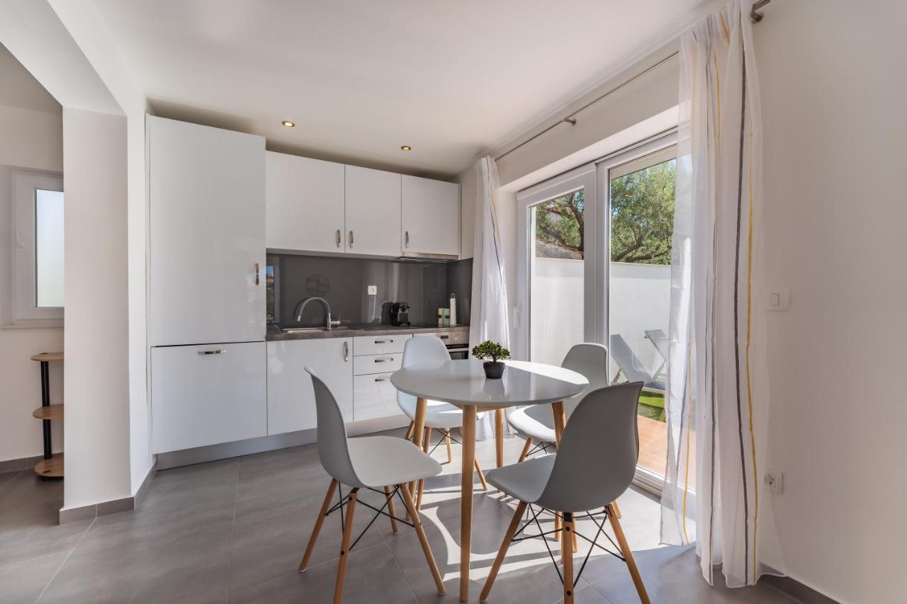 Bernie Apartments With A Pool Zadar Exterior foto