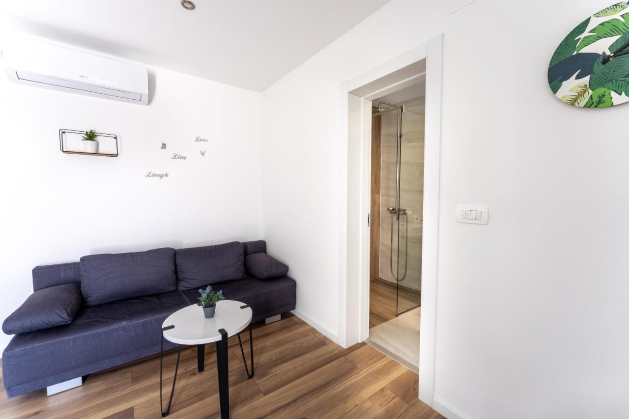 Bernie Apartments With A Pool Zadar Exterior foto