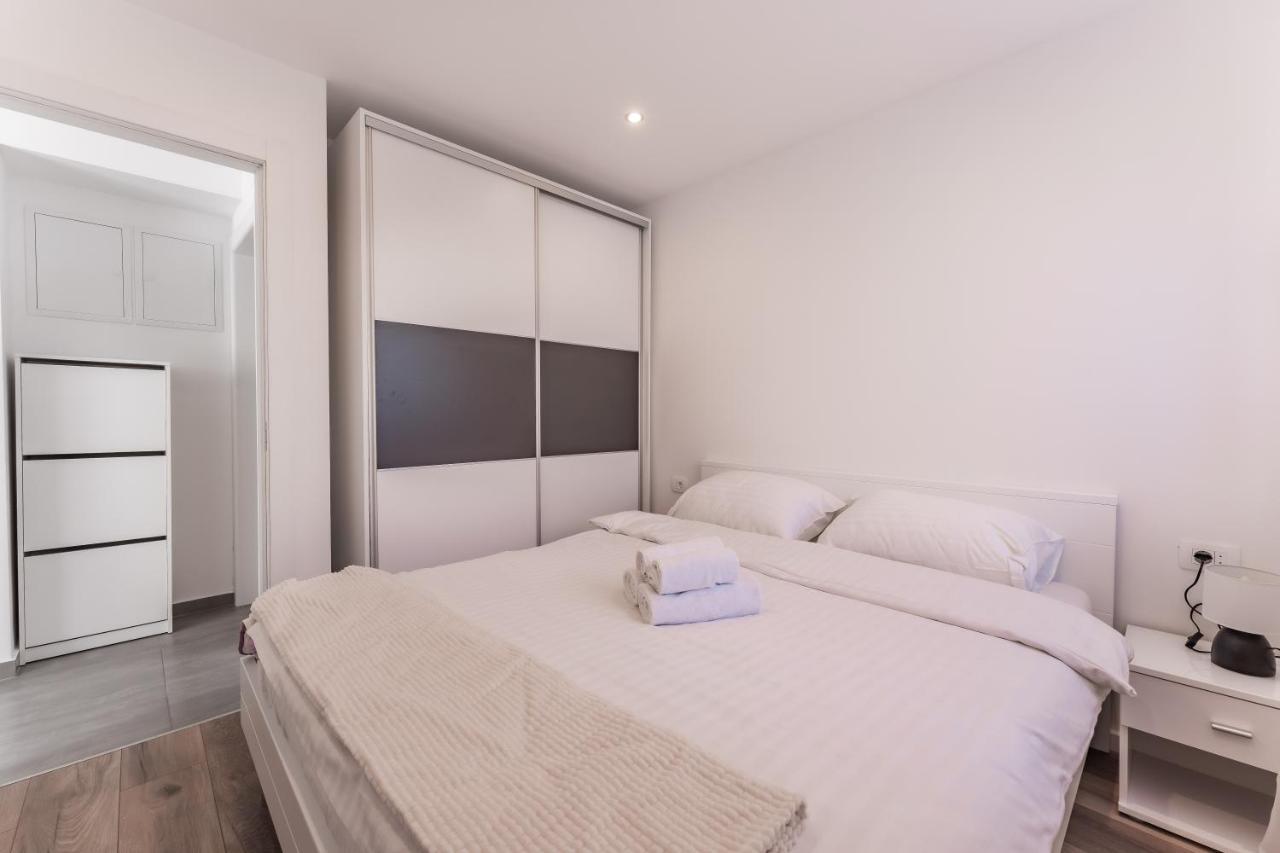 Bernie Apartments With A Pool Zadar Exterior foto