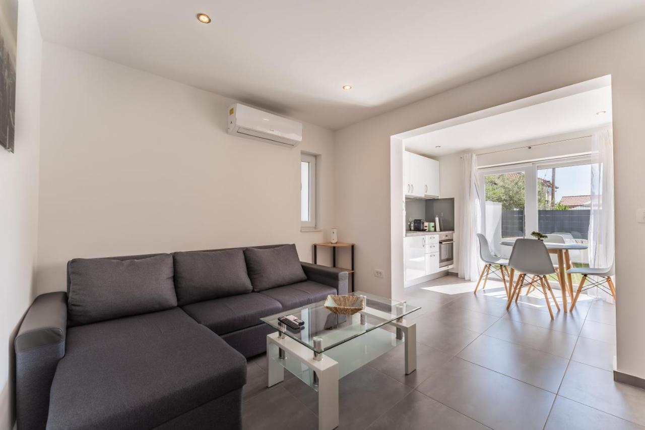 Bernie Apartments With A Pool Zadar Exterior foto