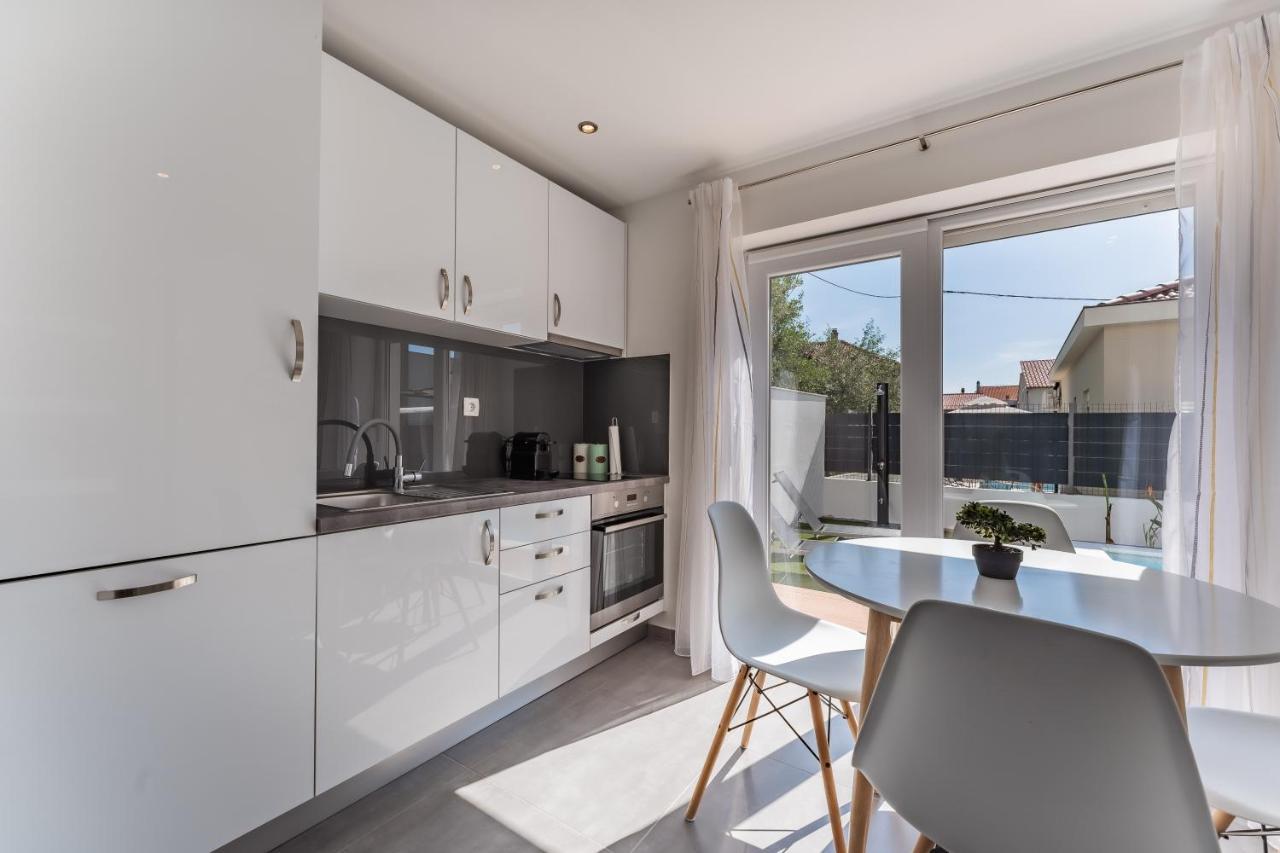 Bernie Apartments With A Pool Zadar Exterior foto