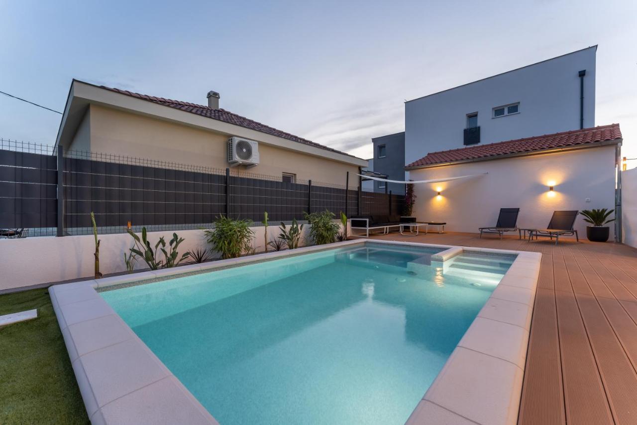 Bernie Apartments With A Pool Zadar Exterior foto