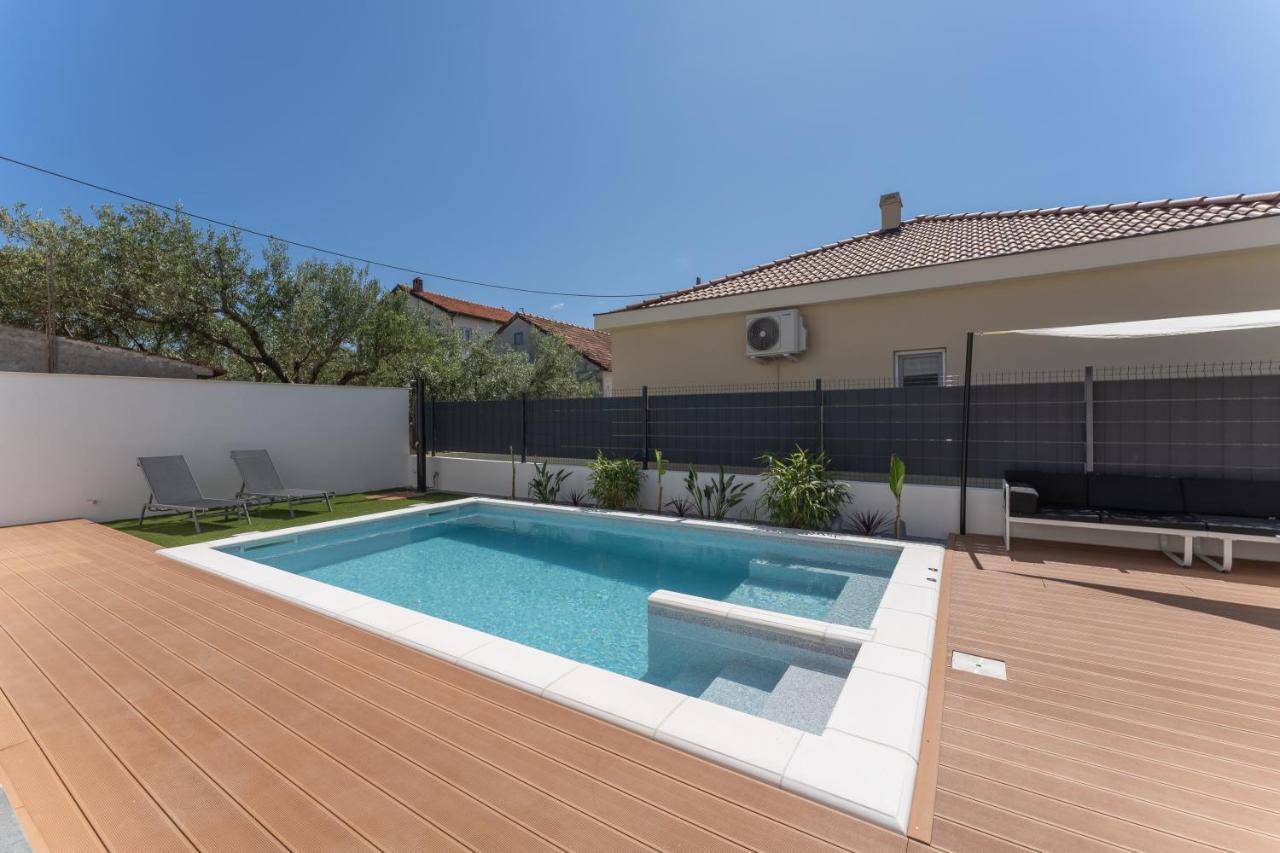 Bernie Apartments With A Pool Zadar Exterior foto